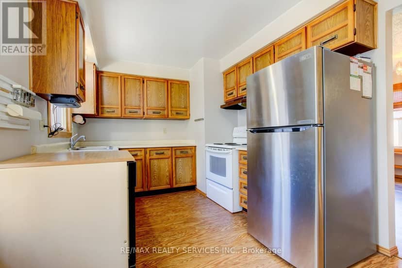 41 Greenleaf Crescent — photo 12 of 40