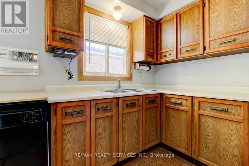 41 Greenleaf Crescent — photo 17 of 40