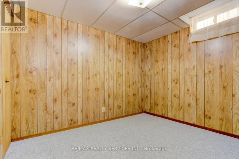 41 Greenleaf Crescent — photo 33 of 40
