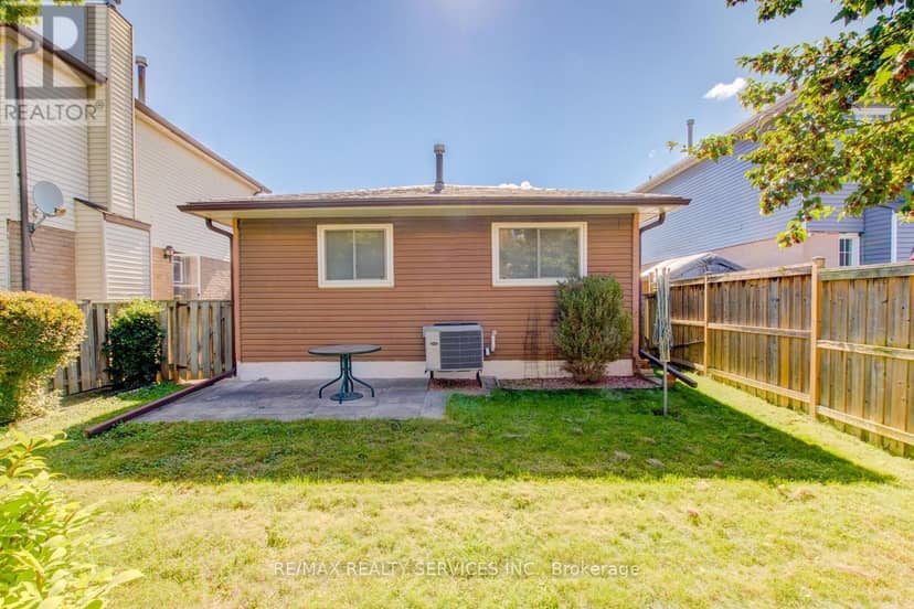 41 Greenleaf Crescent — photo 38 of 40