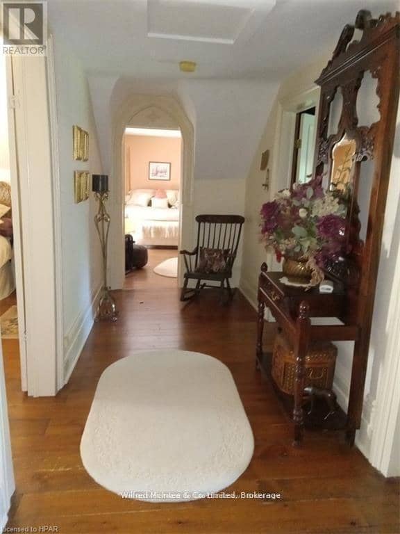 83 Duncan Street S — photo 25 of 31