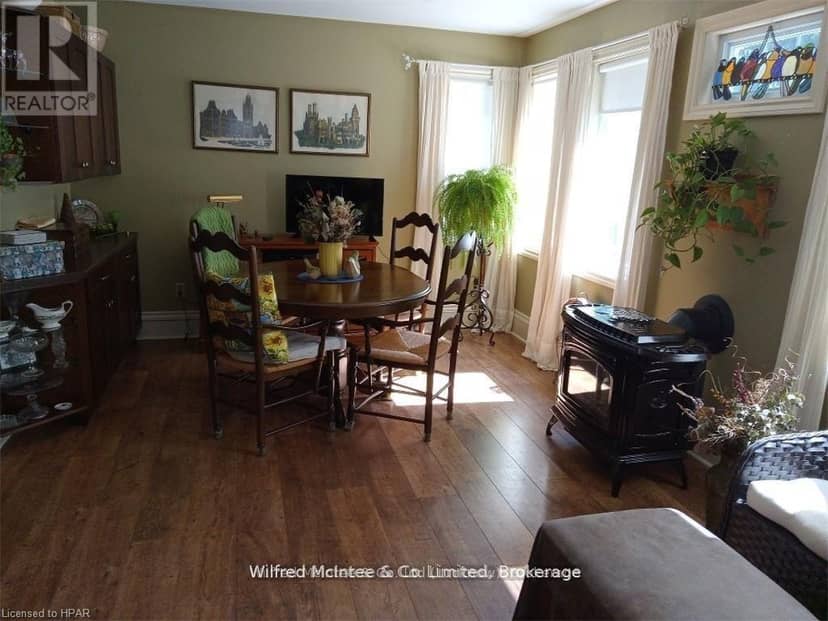 83 Duncan Street S — photo 20 of 31