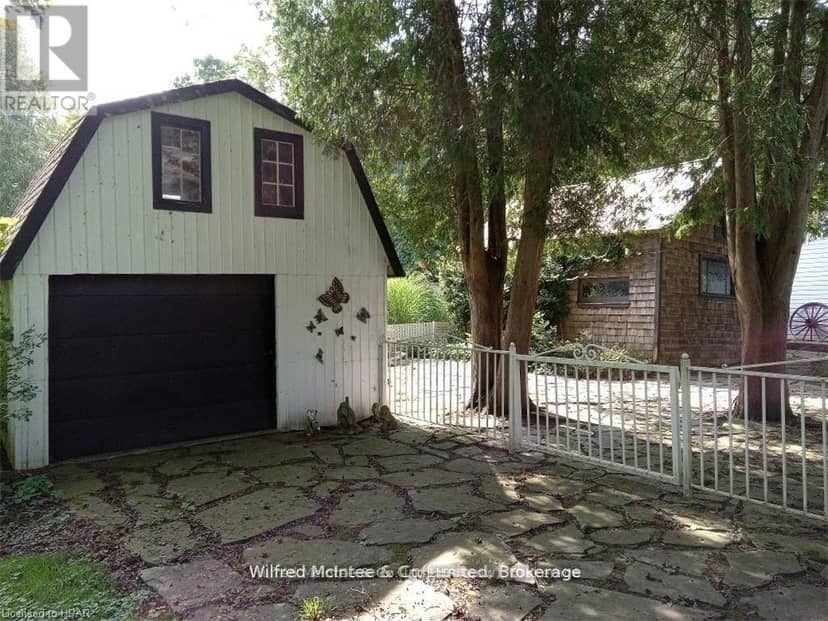 83 Duncan Street S — photo 10 of 31