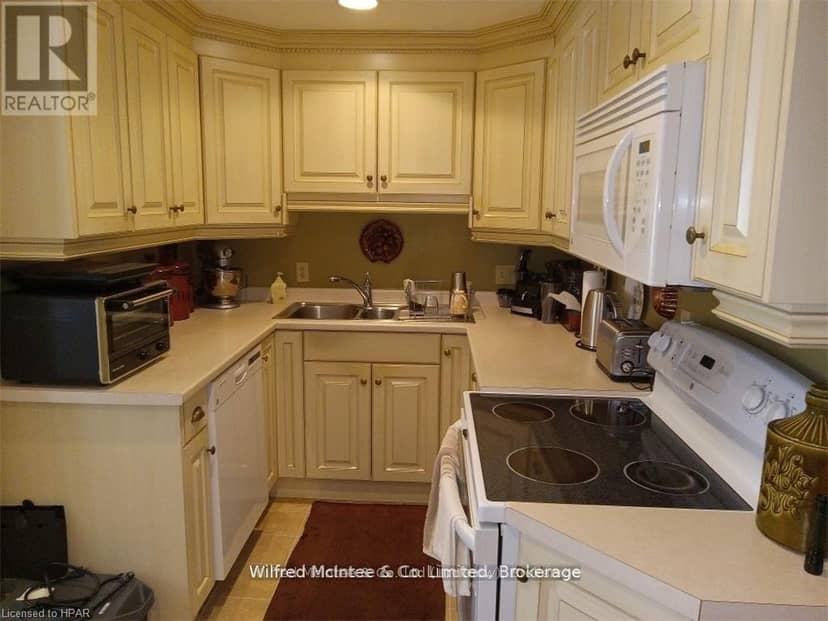 83 Duncan Street S — photo 11 of 31
