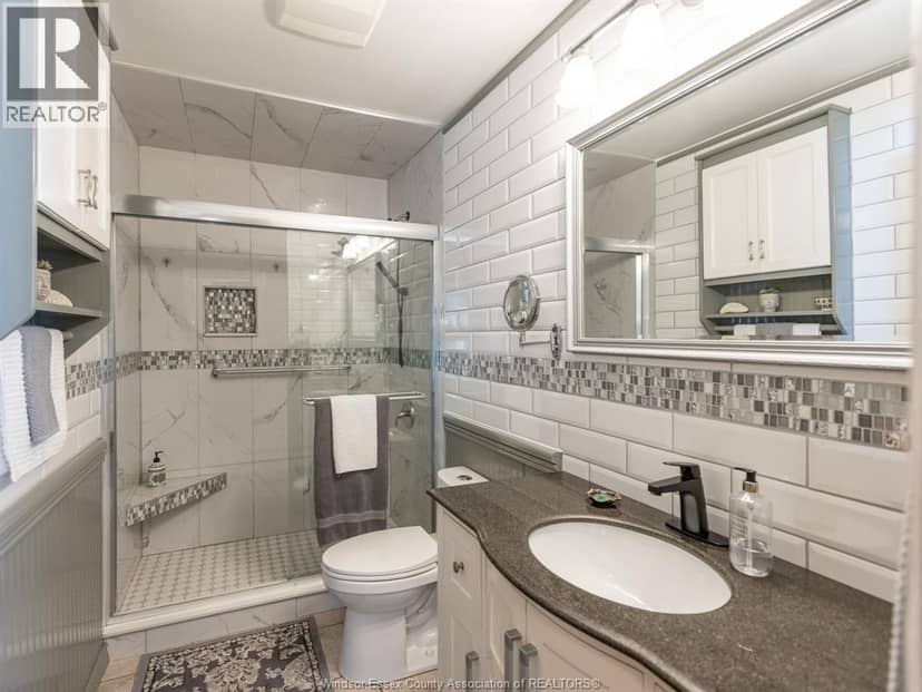 576 Richmond Street — photo 14 of 40