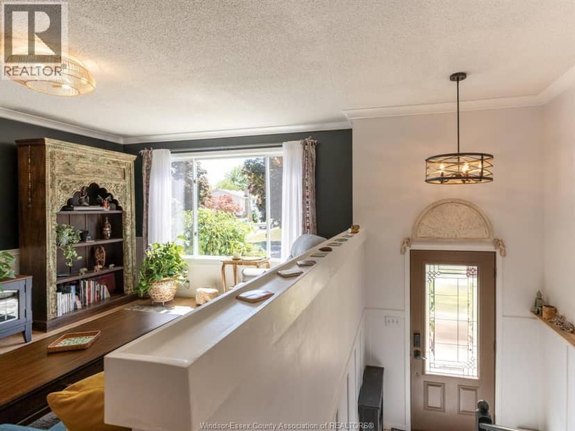 576 Richmond Street — photo 4 of 40