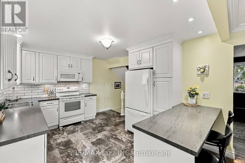 431 Bay Street — photo 15 of 40