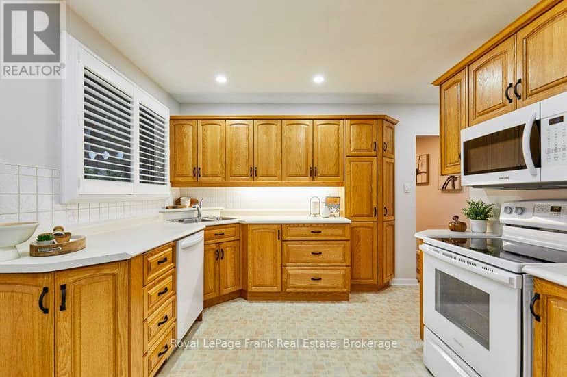 15111 Simcoe Street — photo 14 of 40