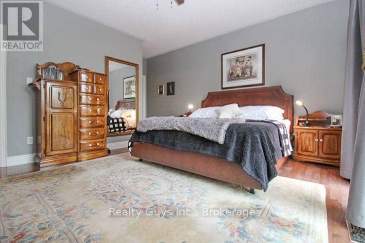 16 Crescent Moon Lane — photo 33 of 40