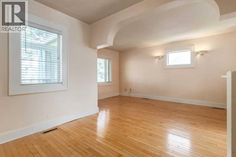 123 30 Avenue NW — photo 10 of 30
