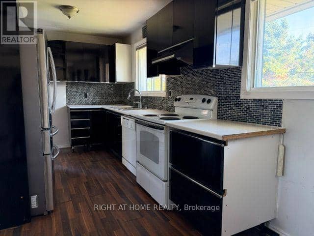24 Largo Crescent S — photo 11 of 40