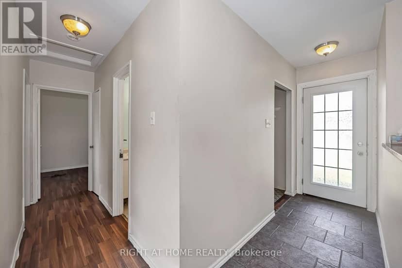 24 Largo Crescent S — photo 14 of 40