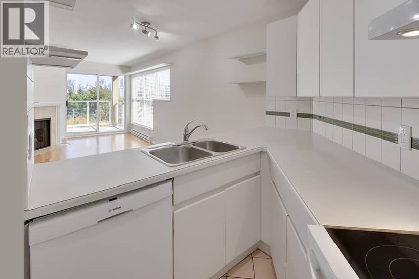 204 943 W 8th Avenue — photo 14 of 27
