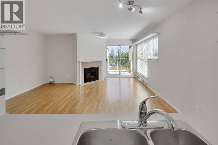 204 943 W 8th Avenue — photo 15 of 27