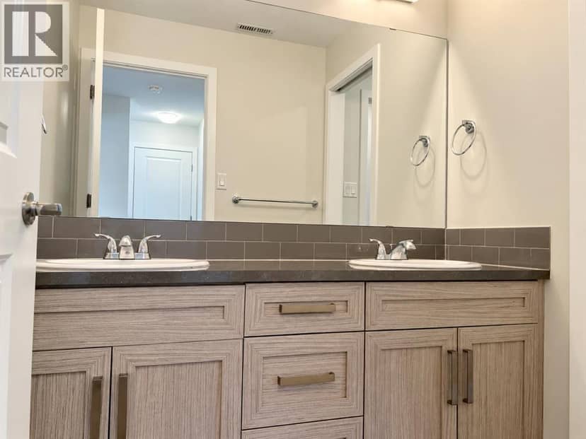 303 Coalbanks Boulevard W — photo 19 of 27
