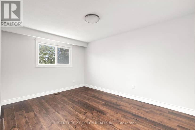 15 Lady Stewart Boulevard — photo 11 of 33