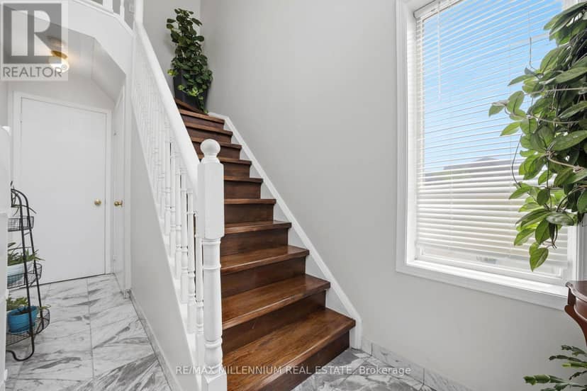 24 - 115 Bristol Road E — photo 5 of 40