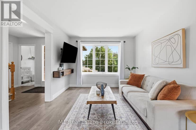 308 Daniel Crescent — photo 11 of 40