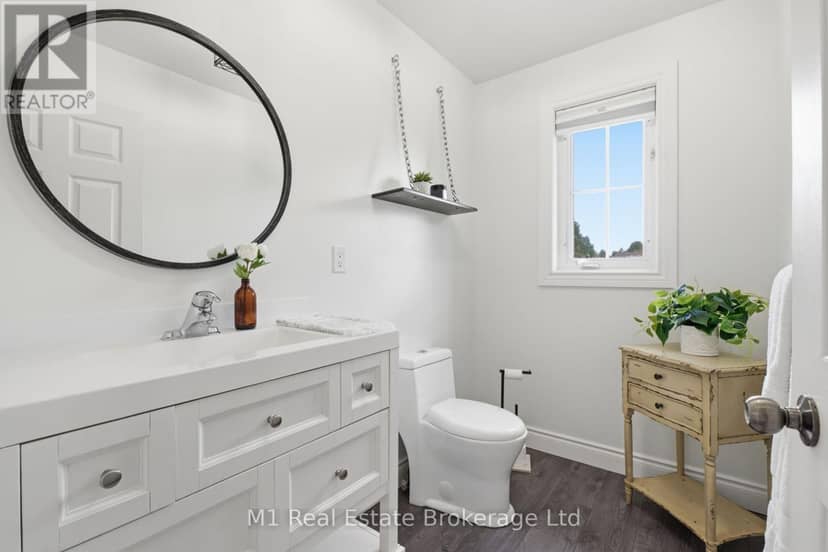 308 Daniel Crescent — photo 8 of 40