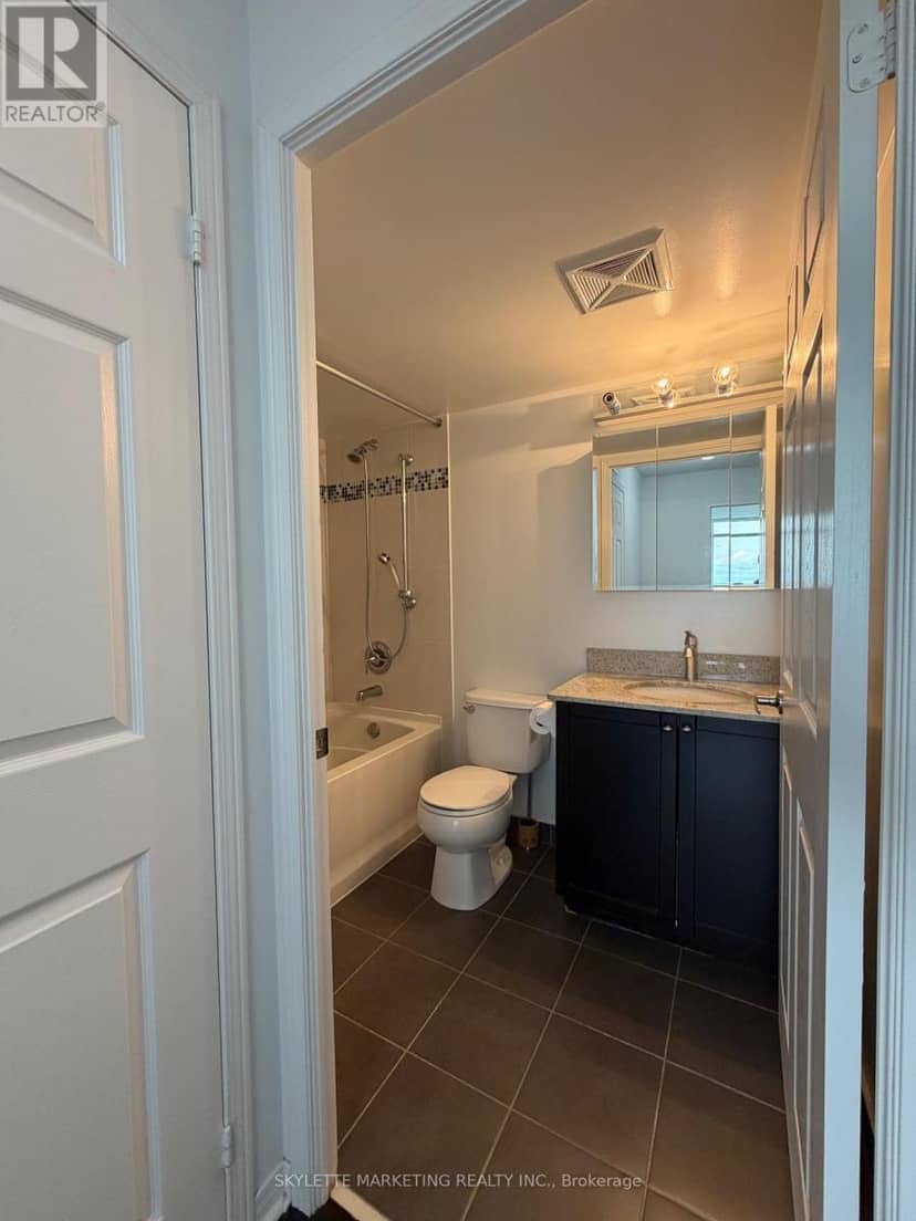 PH13 - 75 King William Crescent — photo 19 of 28