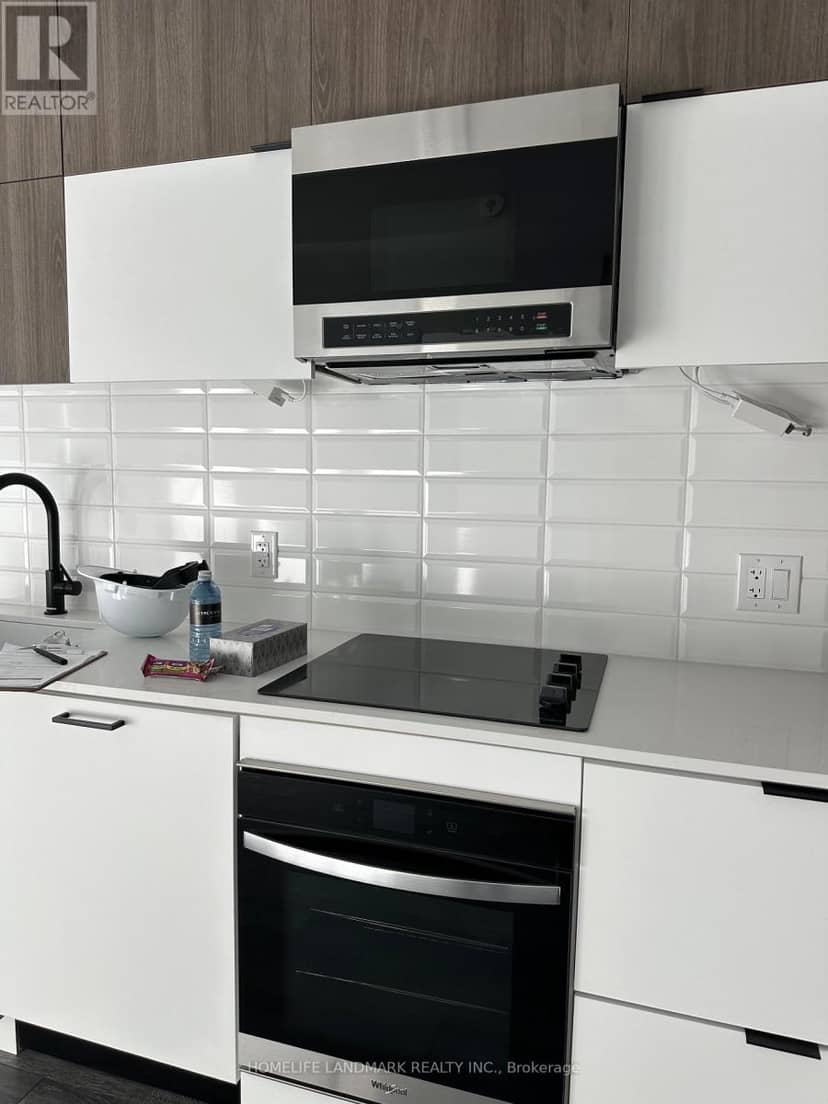 209 - 8888 Yonge Street — photo 14 of 27