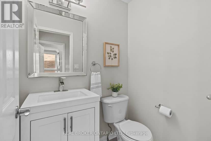 2349 Falkland Crescent — photo 14 of 40