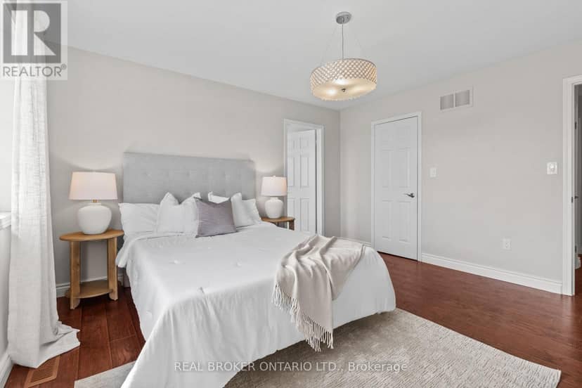 2349 Falkland Crescent — photo 17 of 40