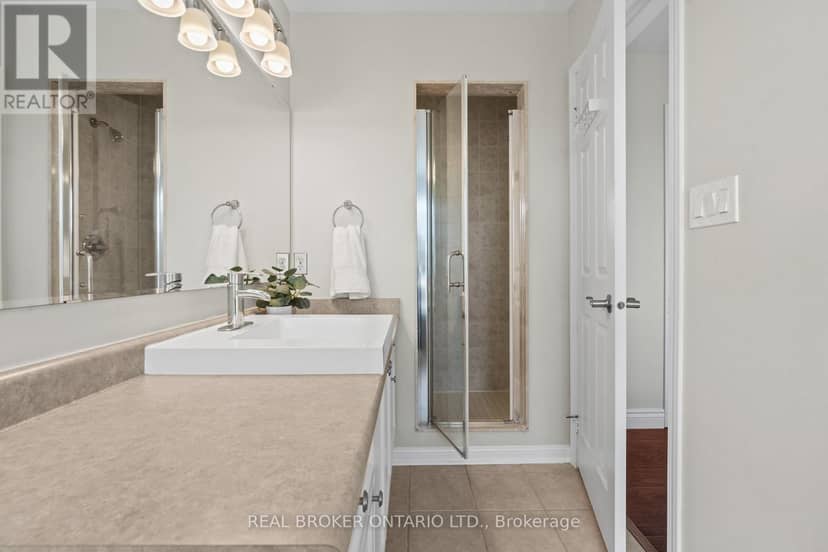 2349 Falkland Crescent — photo 19 of 40