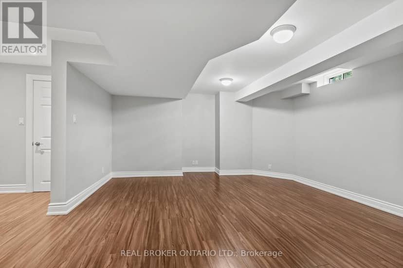 2349 Falkland Crescent — photo 30 of 40