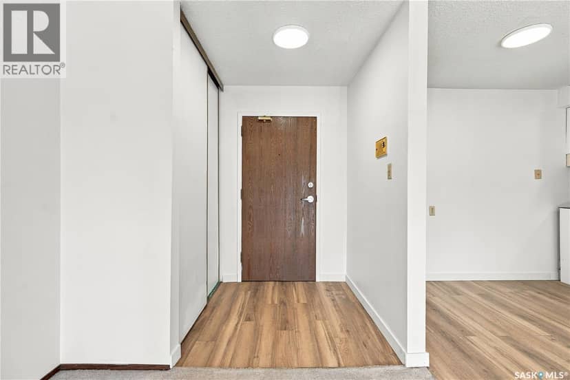 305 802A Kingsmere Boulevard — photo 10 of 34