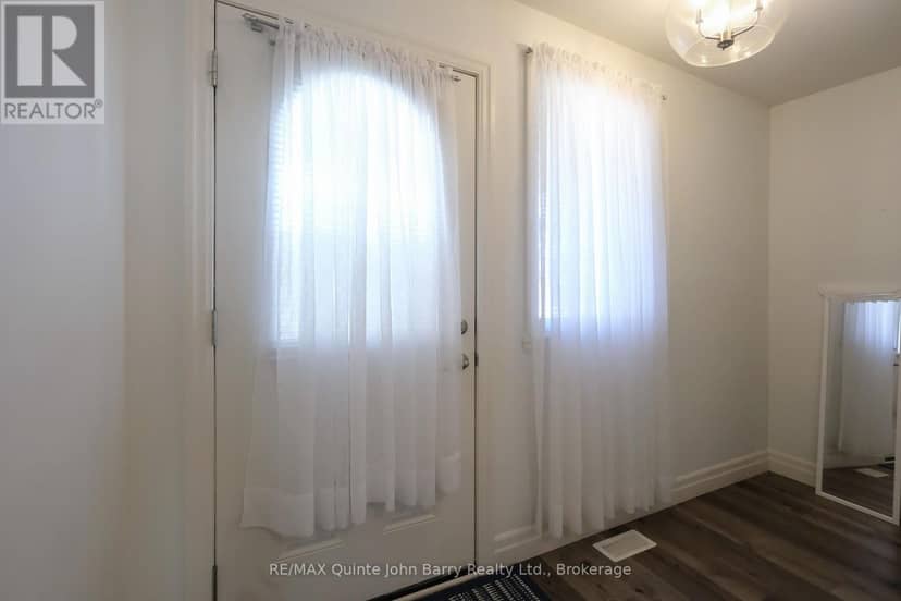 25 Hillside Meadow Drive — photo 3 of 28