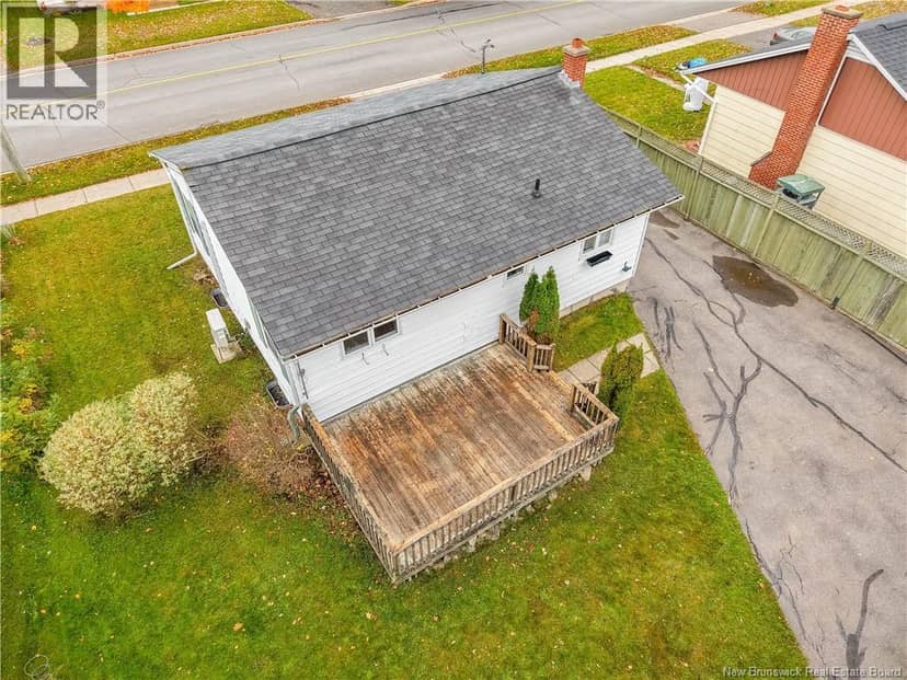 449 Canada Street — photo 8 of 40