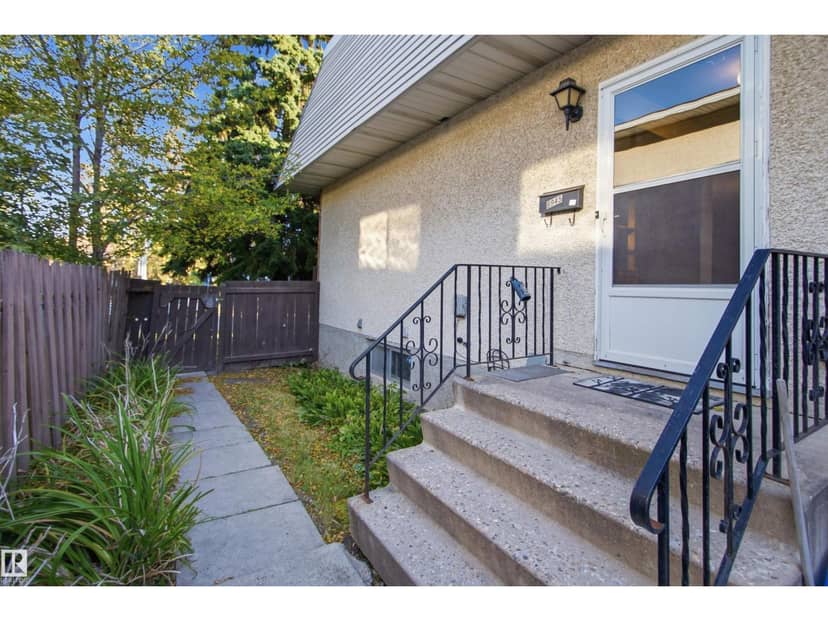8945 78 AV NW — photo 10 of 40