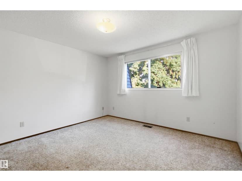 8945 78 AV NW — photo 34 of 40