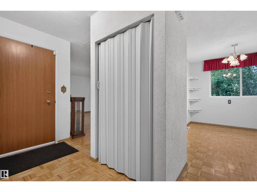 8628 135 AV NW, Edmonton, photo 2