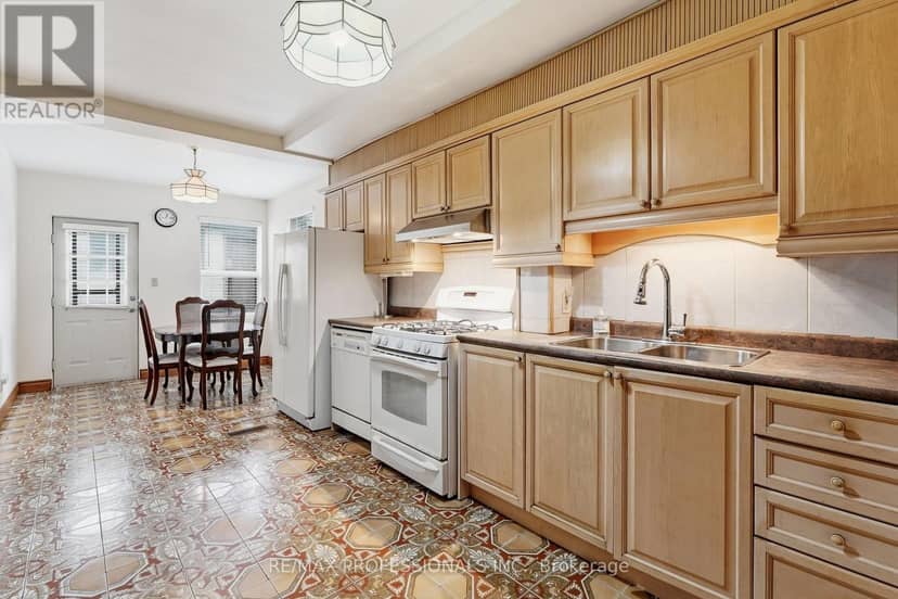 227 Montrose Avenue — photo 18 of 40
