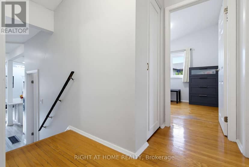 75 Bloomington Crescent — photo 13 of 32