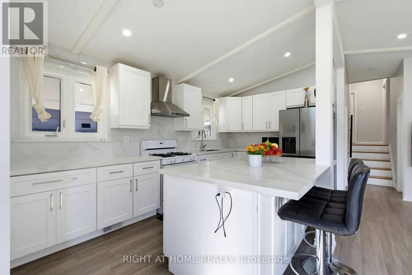 75 Bloomington Crescent, Toronto, photo 8