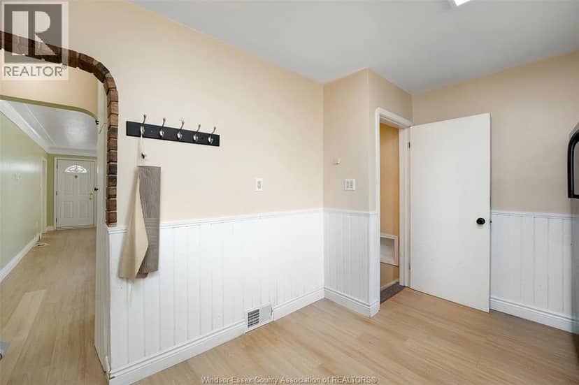 986 Eastlawn AVENUE — photo 10 of 19