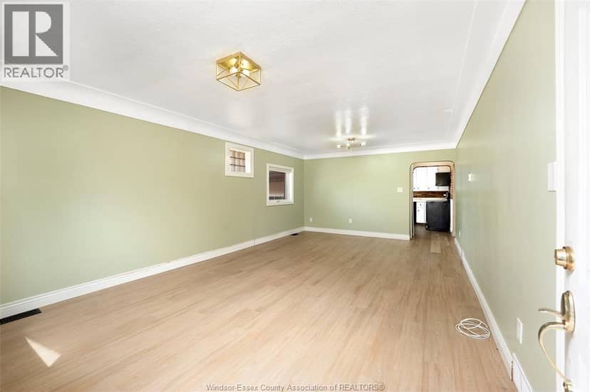 986 Eastlawn AVENUE — photo 4 of 19