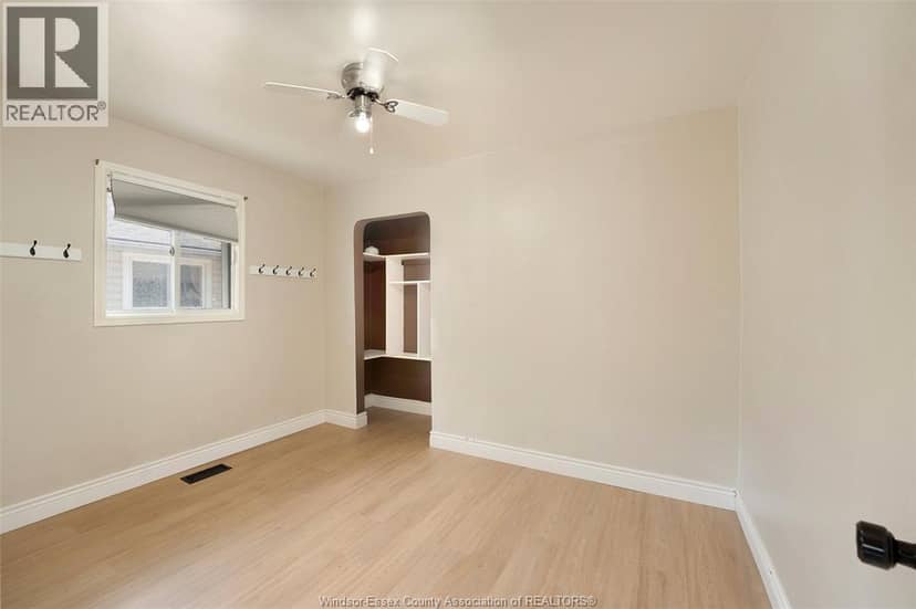 986 Eastlawn AVENUE — photo 5 of 19