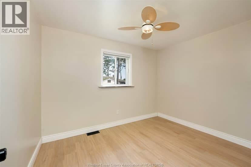 986 Eastlawn AVENUE — photo 7 of 19