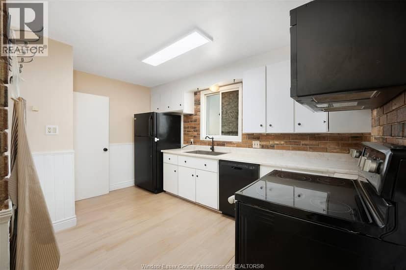 986 Eastlawn AVENUE — photo 8 of 19