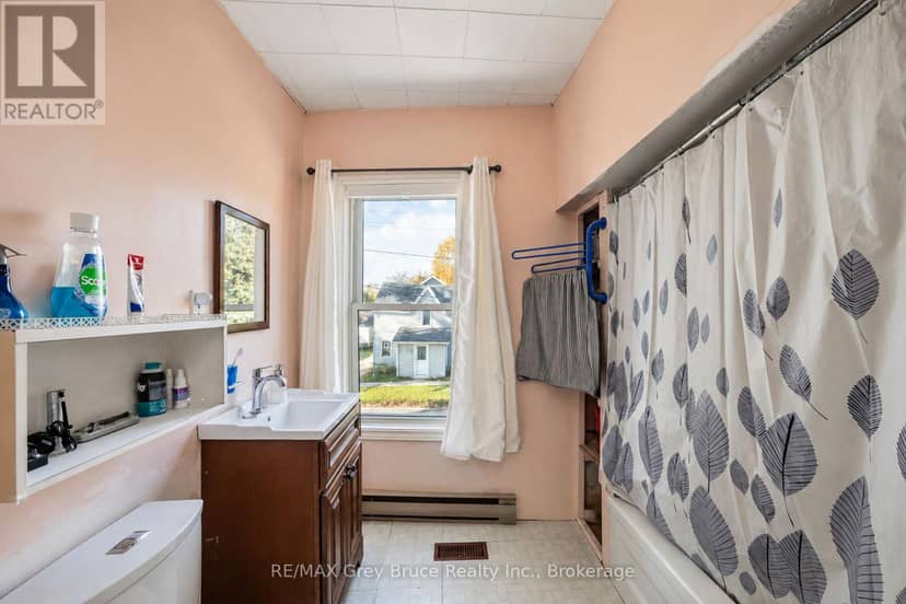 213 Victoria Street — photo 28 of 33