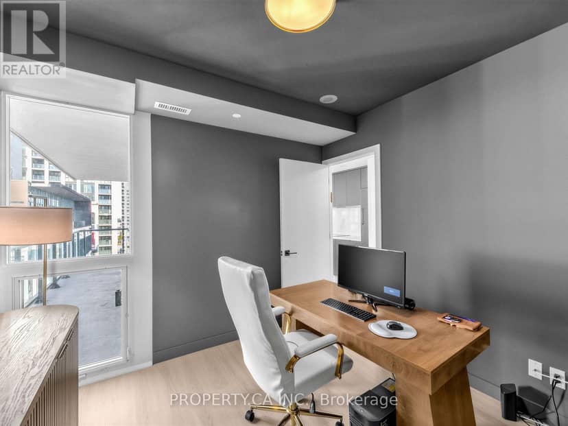 3509 - 88 Blue Jays Way — photo 18 of 29