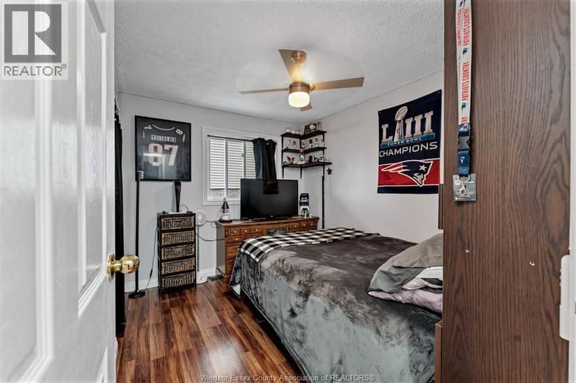 3090 Fairlane Crescent — photo 17 of 40