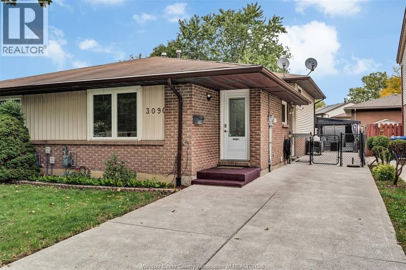 3090 Fairlane Crescent — photo 2 of 40