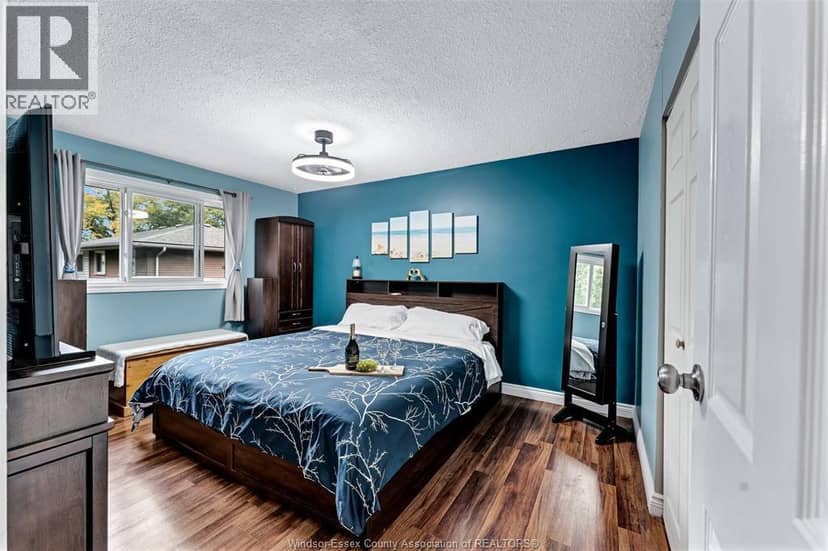 3090 Fairlane Crescent — photo 15 of 40