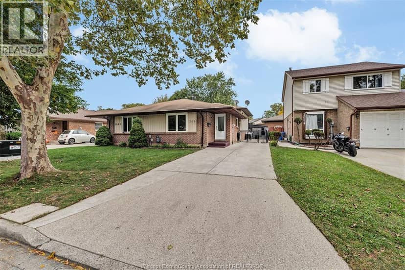 3090 Fairlane Crescent — photo 1 of 40