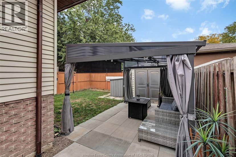 3090 Fairlane Crescent — photo 27 of 40